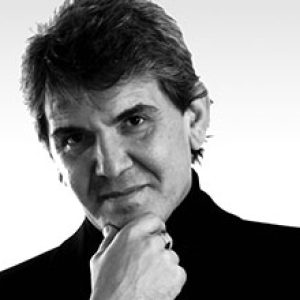 Νίκολας Χαχάμης, σχεδιαστής των συλλογών Enosi και I-Meet της Las Mobili