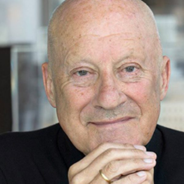 Norman Foster, αρχιτέκτονας του τραπεζιού Nomos και του Cosmos για την Tecno