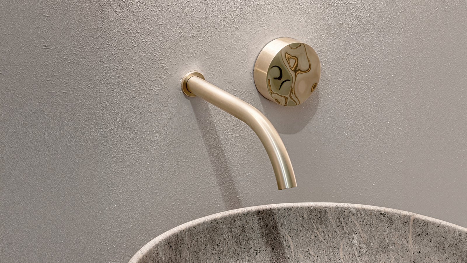 Βρύσες σχεδιασμού Allure της CEA Design με γυαλισμένη λαβή
