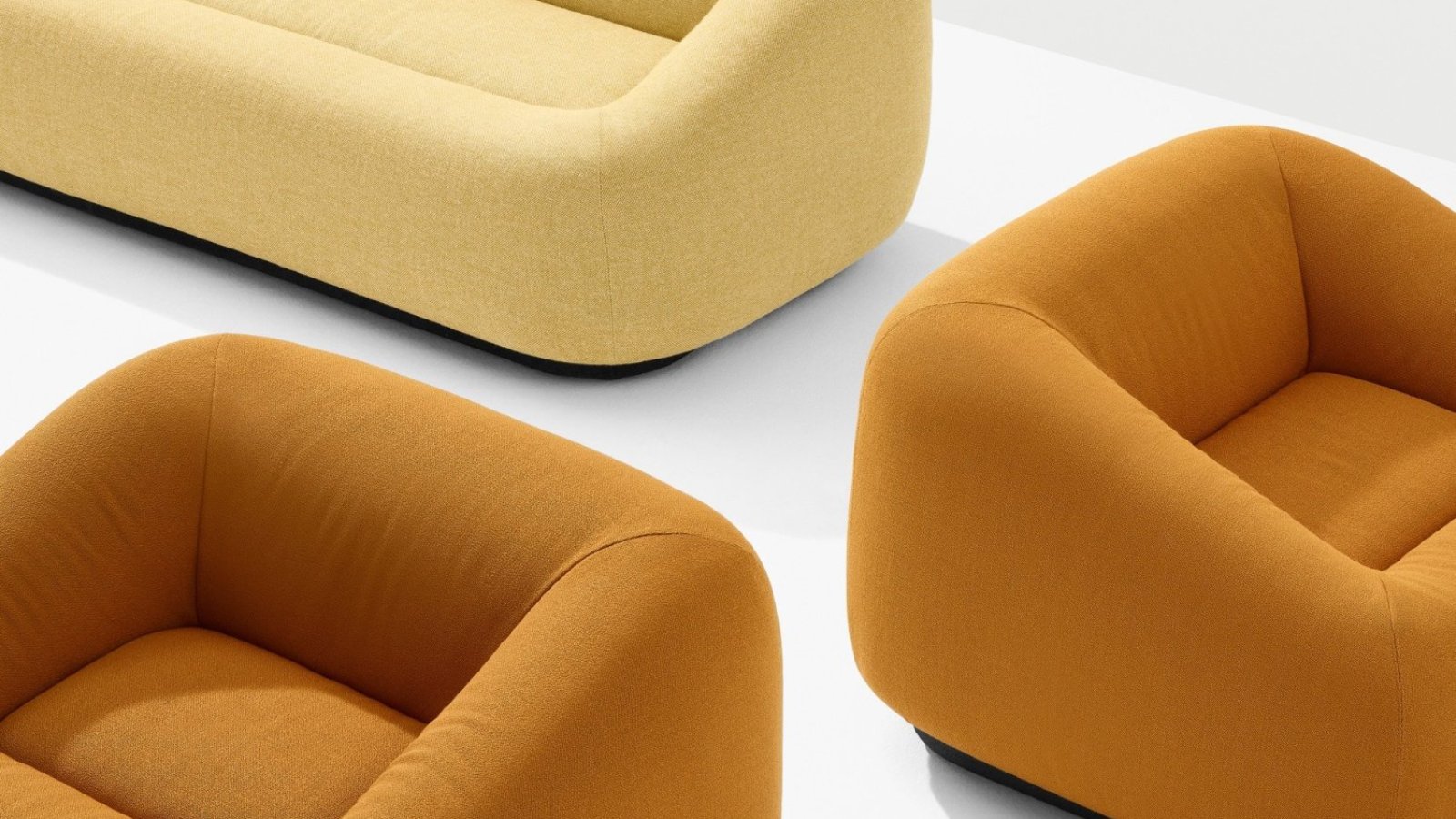 Καναπές Aom της Arper σε lounge γραφείου