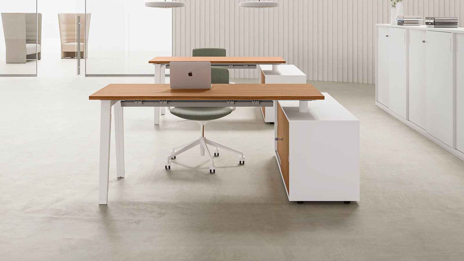 Γραφείο υπαλλήλου E-Place της DVO Office σε λευκό σκελετό καβαλέτου