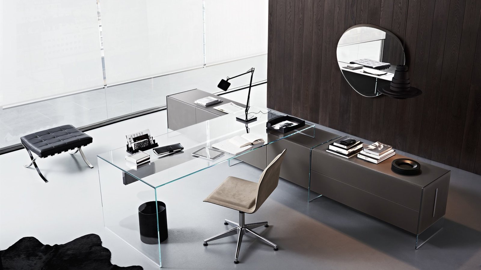 Γραφείο design Air Desk της Gallotti & Radice από διάφανο κρύσταλλο