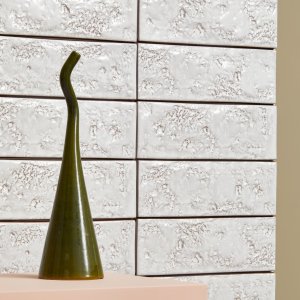 Το μοτίβο Chamotte Linea της Mutina σε λεπτομέρεια