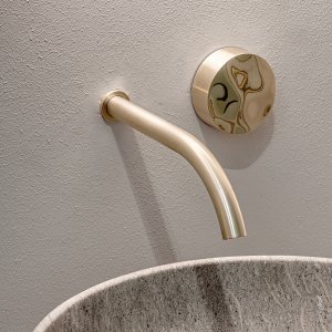 Βρύσες σχεδιασμού Allure της CEA Design με γυαλισμένη λαβή