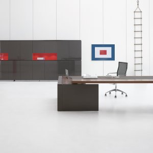 Τετράγωνο τραπέζι συσκέψεων Ar.tu με κεντρικό top-access