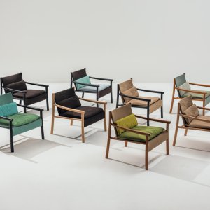 Kata Chair γύρω από τραπέζι συνεργασίας