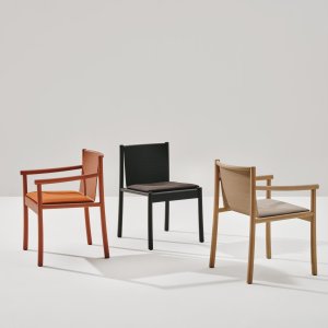 Kata Chair με μπράτσα στον χώρο αναμονής