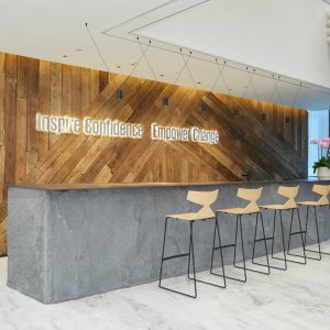 Βάση τεσσάρων ξύλινων ποδιών της καρέκλας Saya της Arper