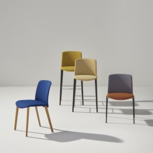 Καρέκλα design Mixu της Arper με διαφορετικά υλικά σε κάθισμα και πλάτη σε τραπεζαρία