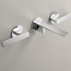 Ayla της Cea Design, επιτοίχια μπαταρία δύο λαβών από γυαλισμένο ανοξείδωτο χάλυβα