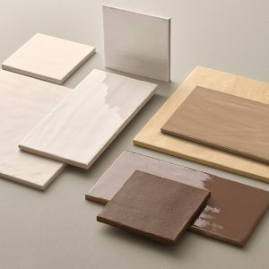 Πλακάκια Figure της συλλογής Faces & Figures σε Clay στο πάτωμα