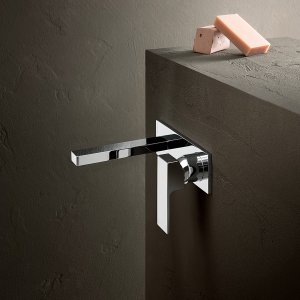 Βρύσες design Mint της Fantini σε μπάνιο επισκεπτών γραφείου, φινίρισμα Matt Black