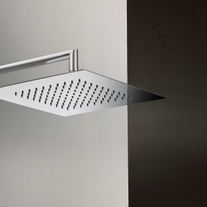 Μπαταρία Mint Fantini σε χρώμιο τοποθετημένη πλάι σε επικαθήμενο νιπτήρα