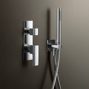 Βρύσες design Mint Fantini: επίτοιχη μπαταρία με ροζέτες και στόμιο 19 εκ. σε χρώμιο