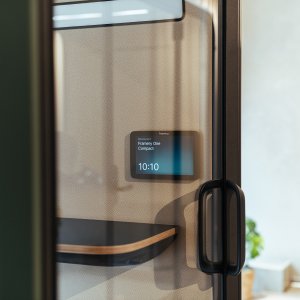 Βιντεοκλήση με ειδικό φωτισμό στο Framery One Compact