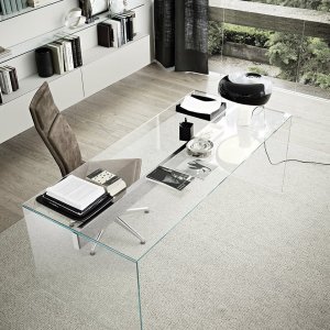 Τα κρυστάλλινα πλαϊνά του γραφείου Air Desk