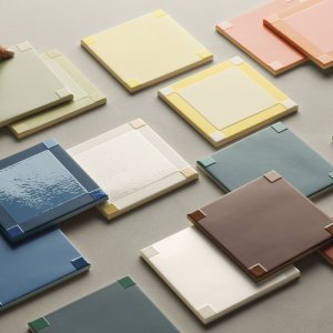 Homage to the Square στο χρώμα Chocolate