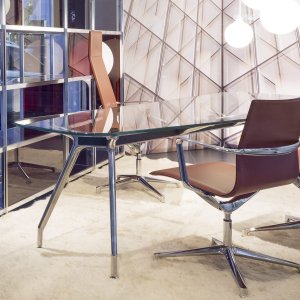 Kuna Chair σε βουλγαρικό κόκκινο