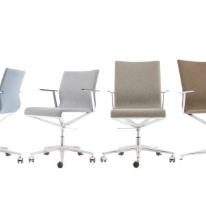 Καρέκλες συνεδρίου Stick Chair της ICF Office γύρω από το τραπέζι