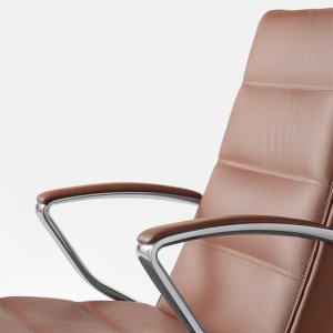 Γυαλισμένη βάση AL6 με ρόδες κάτω από την πολυθρόνα Klivia