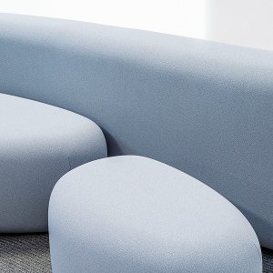 Τα δύο πουφ Lisse, μικρό και μεσαίο, το ένα δίπλα στο άλλο