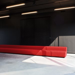 Osaka Outdoor σε ατσάλι με βαφή καταφόρησης σε εταιρική βεράντα