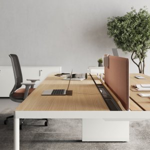 Open space στην Αθήνα εξοπλισμένο με σταθμούς εργασίας Fil Rouge της Las Mobili