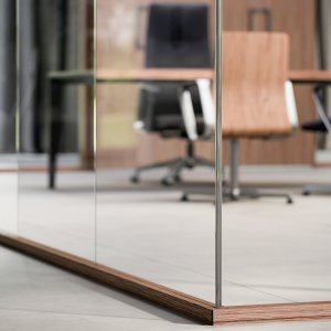 Γρίλια αερισμού σε τυφλή πόρτα χωρίσματος στο σύστημα Quadrifoglio