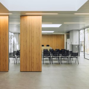Πάνελ PMI της Anaunia σταθμευμένα στην εσοχή αποθήκευσης