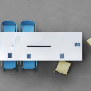 Τραπέζι συνεδριάσεων Arki-Table της Pedrali με πόδια-καβαλέτο από χάλυβα και επιφάνεια από συμπαγές laminate
