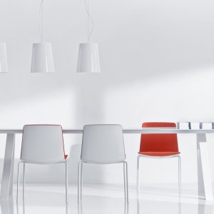 Arki-Table ARKW με πόδια από μασίφ δρυ με καπλαμά