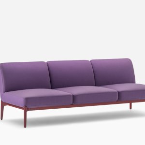 Social Plus της Pedrali, βάθος 770 mm, σε lounge ξενοδοχείου