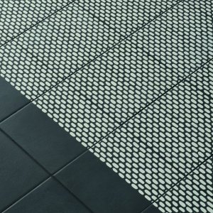 Μοτίβο Mesh Blue της συλλογής Tape σε εφυαλωμένο γρανίτη