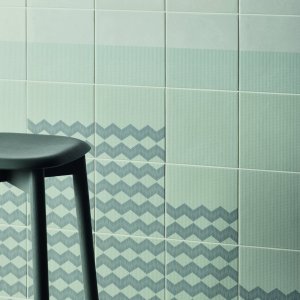 Μοτίβο Zigzag Green της συλλογής Tape σε εφυαλωμένο γρανίτη