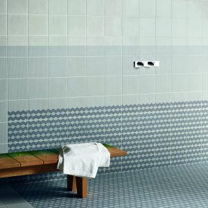 Μοτίβο Zigzag Brown της συλλογής Tape σε εφυαλωμένο γρανίτη
