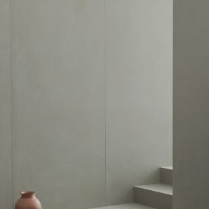 Σκαλοπάτια και τοίχος σε γκρες Primavera Grigio