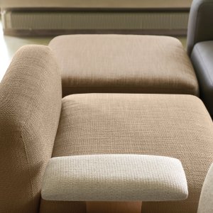 Μαξιλάρι μέσης ακουμπισμένο στην πλάτη μονάδας One Hundred