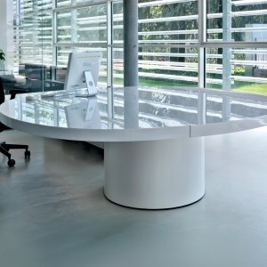 Επιφάνεια πάχους 7 cm που προεξέχει πάνω από το ντουλάπι του Asymmetrical