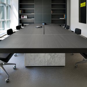 Ντουλάπι λακαρισμένο Nero κάτω από επιφάνεια σκούρας δρυός, Asymmetrical