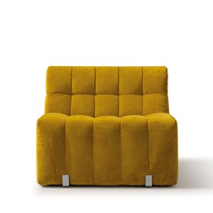 Καναπές lounge Tokyo της Quinti σε αίθουσα αναμονής με φυσικό φως